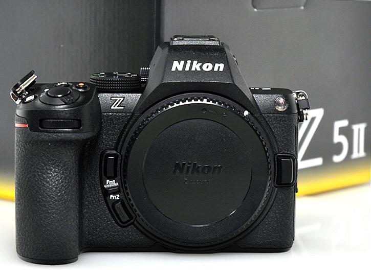 Z5II �{�f�B